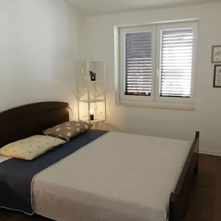 Tamara St - Two Bedroom With Balcony A2 Διαμέρισμα