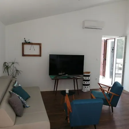 Tamara St - Two Bedroom With Balcony A2 Διαμέρισμα *