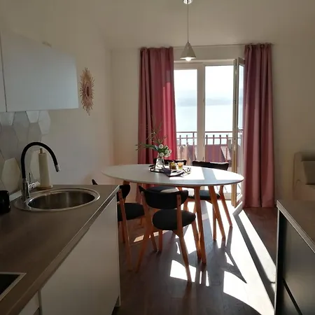 Tamara St - Two Bedroom With Balcony A2