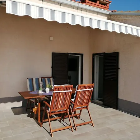 Tamara St - Two Bedroom With Balcony A2 *